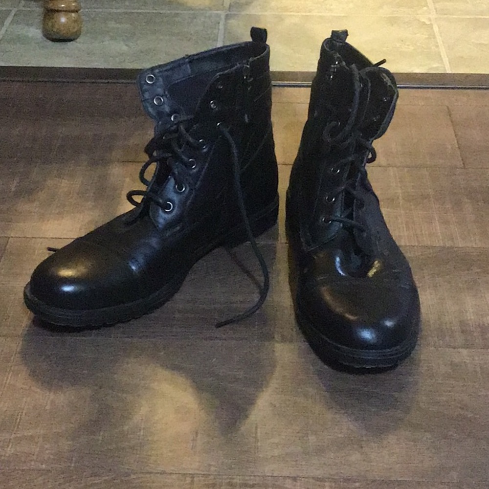 Men’s lace up boots